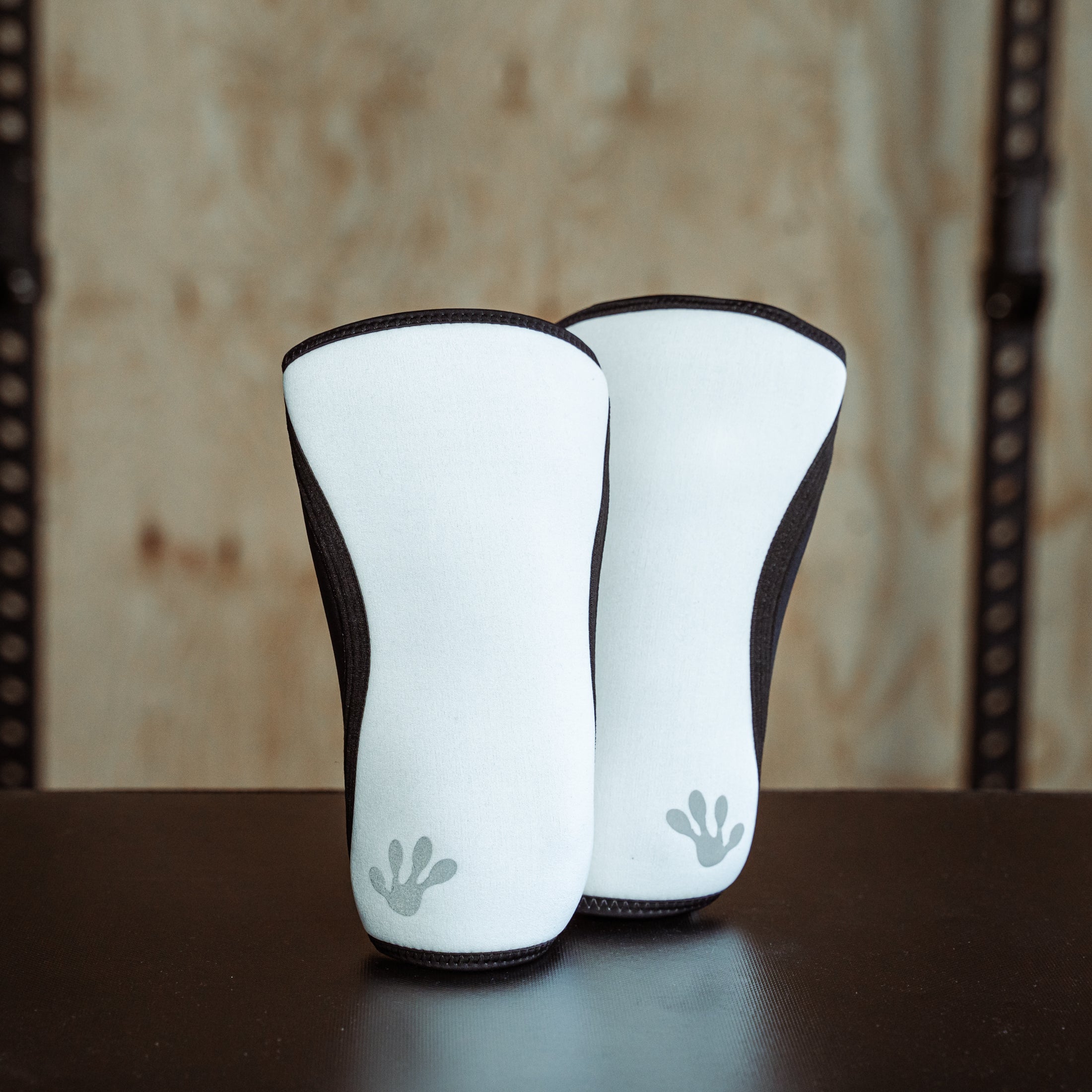 Frog Grips Knee Sleeves 7mm Black/White