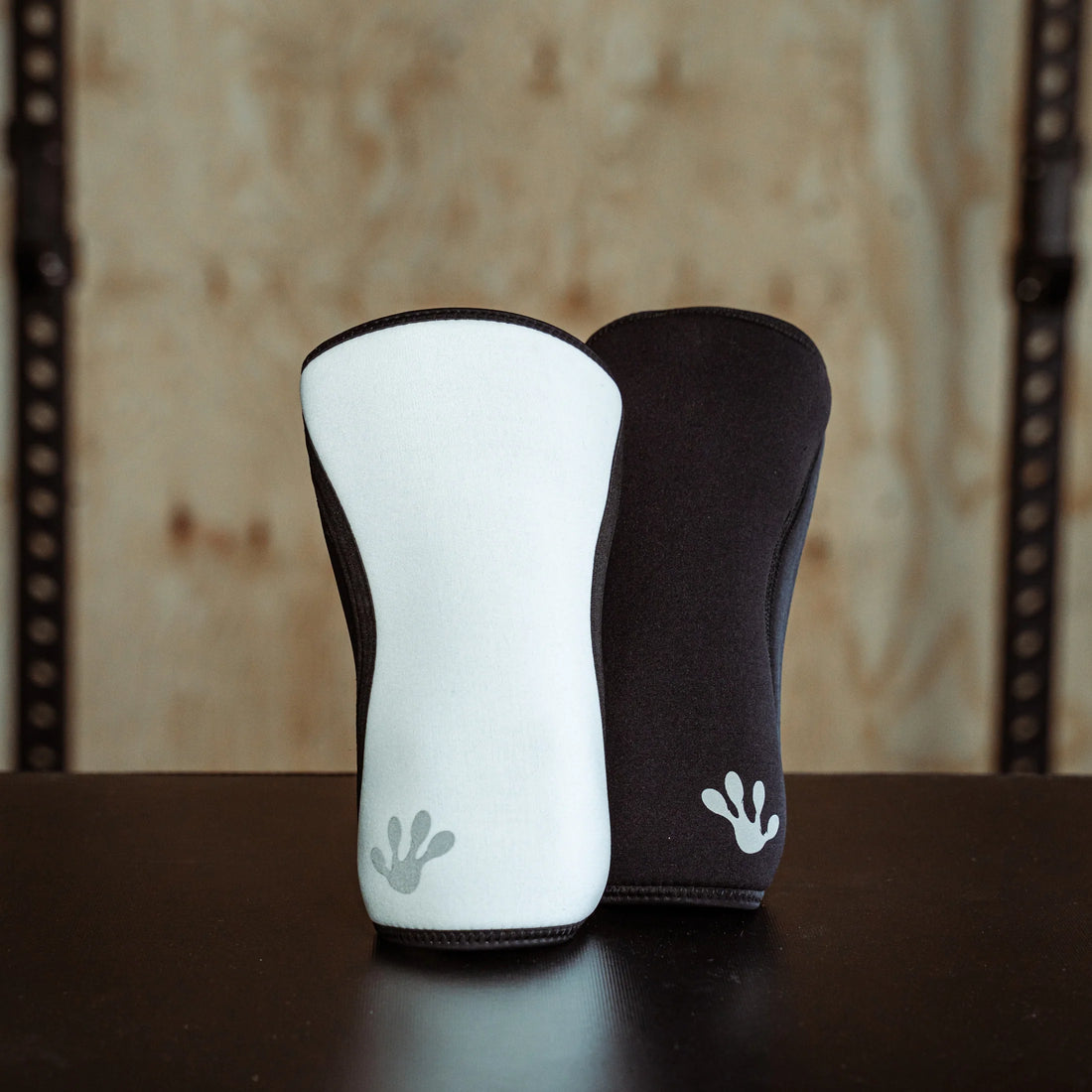 Frog Grips Knee Sleeves 7mm Black/White
